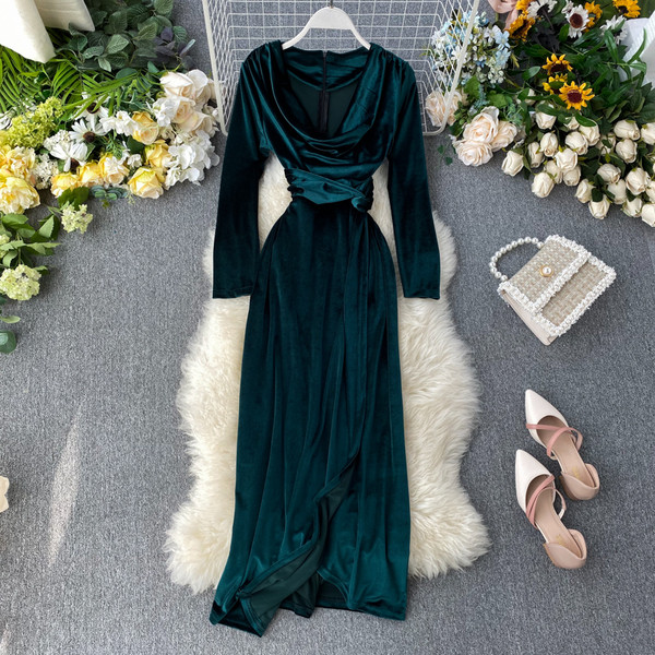 Rochie de dama lunga din catifea cu decolteu spitz in mai multe culori