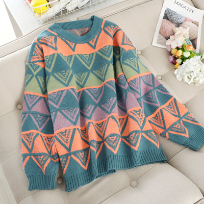 Цветен дамски пуловер широк модел с овално деколте