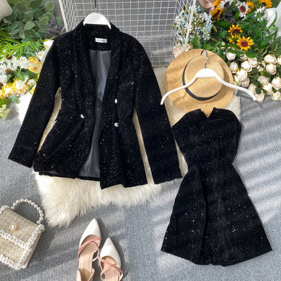 Κομψό γυναικείο σετ φόρεμα + σακάκι με γυαλιστερό αποτέλεσμα σε μαύρο χρώμα