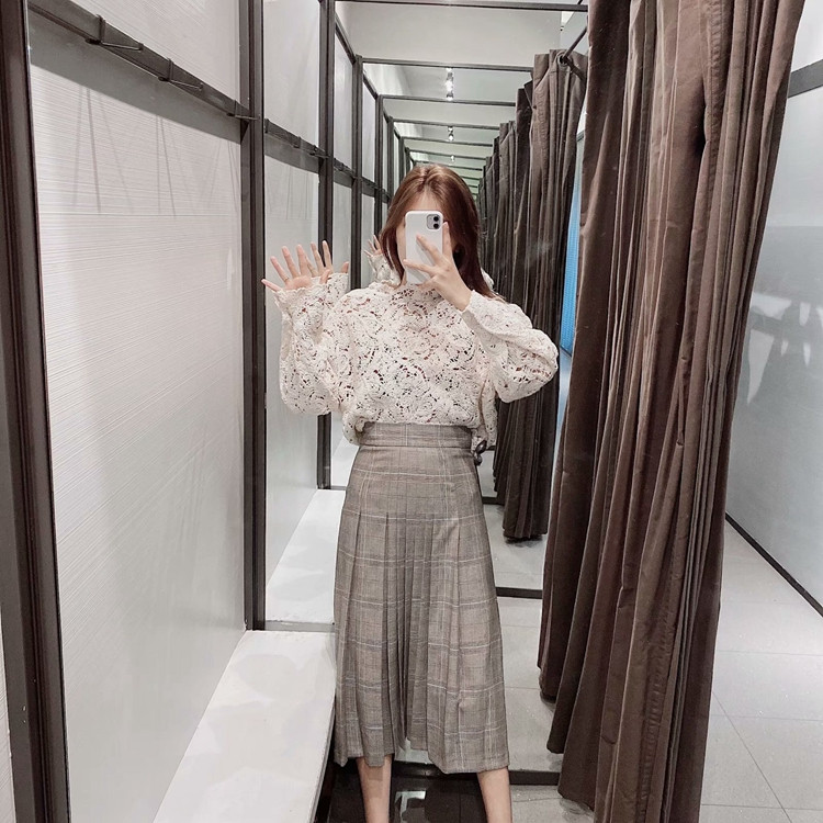 Μακρόστενη γυναικεία πλισέ φούστα με ψηλή μέση σε καφέ χρώμα