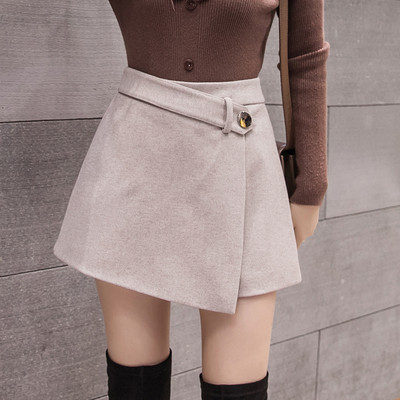 Fusta-pantaloni scurti de dama moderni in bej si negru - model asimetric