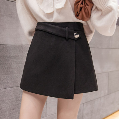 Fusta-pantaloni scurti de dama moderni in bej si negru - model asimetric