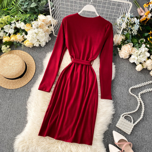 Alkalmi női ruha piros gombokkal