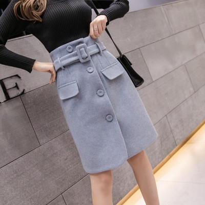 Modern női szoknya övvel és gombokkal fekete, kék, sárga és fehér színben