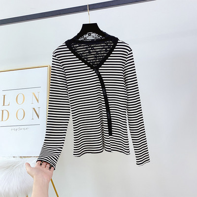 Ριγέ γυναικεία μπλούζα από δαντέλα σε δύο χρώματα