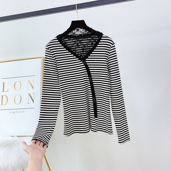 Ριγέ γυναικεία μπλούζα από δαντέλα σε δύο χρώματα