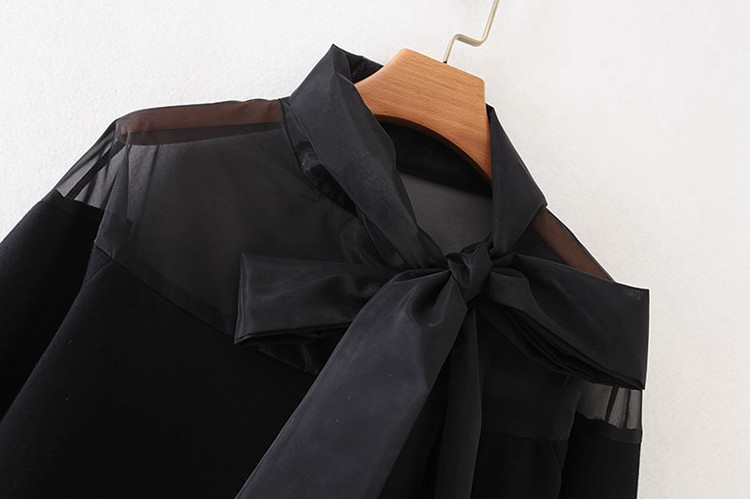 Γυναικεία φαρδύ  μπλούζα με διαφανές κομμάτια και κορδέλα