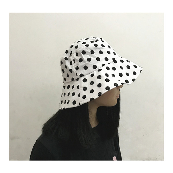 Alkalmi női kalap pöttyös fehér, kék és fekete színekben
