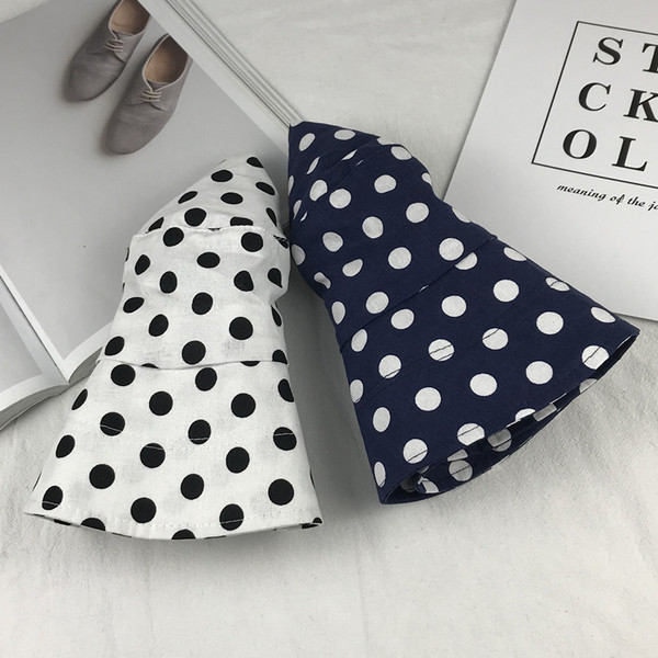 Alkalmi női kalap pöttyös fehér, kék és fekete színekben