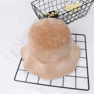 Μοντέρνο γυναικείο καπέλο σε μαύρο, γκρι, μπεζ, κίτρινο, πορτοκαλί και ροζ χρώμα