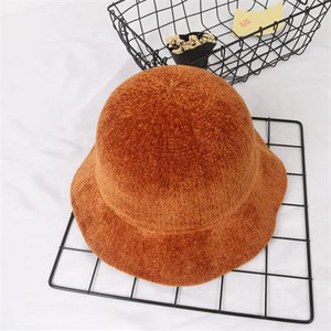 Μοντέρνο γυναικείο καπέλο σε μαύρο, γκρι, μπεζ, κίτρινο, πορτοκαλί και ροζ χρώμα