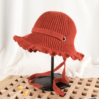 Palarie de dama tricotata cu cravate in galben, portocaliu, bej, maro, gri si negru