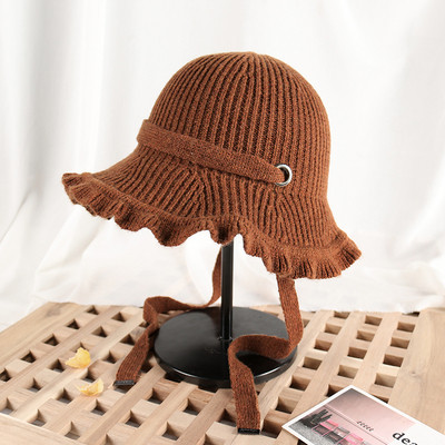 Palarie de dama tricotata cu cravate in galben, portocaliu, bej, maro, gri si negru