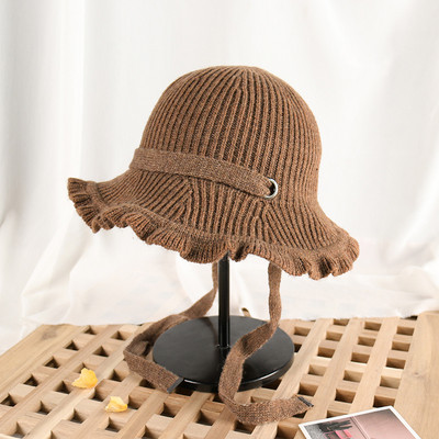 Palarie de dama tricotata cu cravate in galben, portocaliu, bej, maro, gri si negru