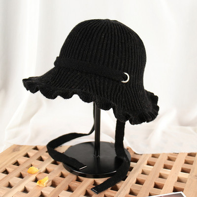 Palarie de dama tricotata cu cravate in galben, portocaliu, bej, maro, gri si negru