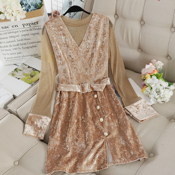 Stílusos női bársonyruha övvel és gombokkal bézs és fekete színben