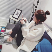 Γυναικεία καθημερινή μπλούζα με κουμπιά σε λευκό χρώμα