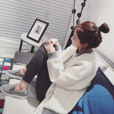 Γυναικεία καθημερινή μπλούζα με κουμπιά σε λευκό χρώμα