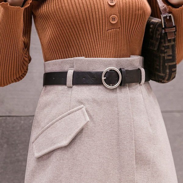 Fusta de dama moderna cu curea in negru, gri si bej