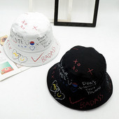 Casual γυναικείο καπέλο σε μαύρο και άσπρο χρώμα