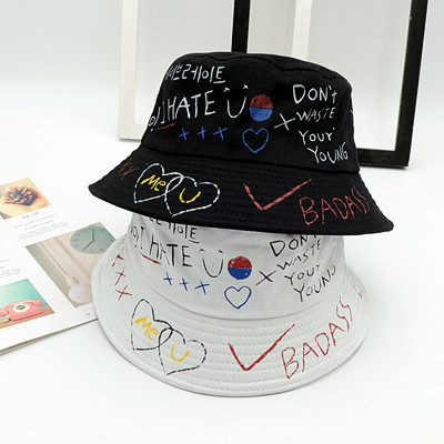 Casual γυναικείο καπέλο σε μαύρο και άσπρο χρώμα