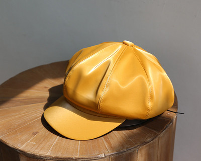 Μοντέρνο γυναικείο καπέλο σε πράσινο, μαύρο, κίτρινο και μπεζ  χρώμα