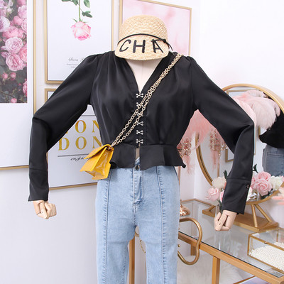 Κορυφή γυναικείο πουκάμισο με λαιμόκοψη στο μαύρο, κόκκινο και λευκό χρώμα