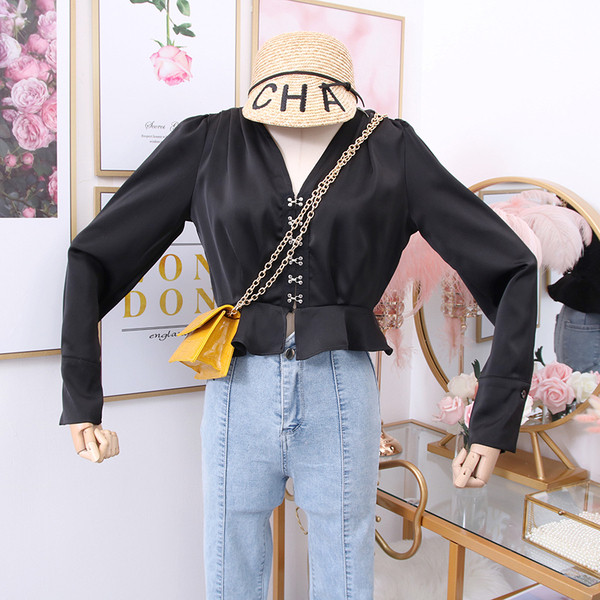 Κορυφή γυναικείο πουκάμισο με λαιμόκοψη στο μαύρο, κόκκινο και λευκό χρώμα