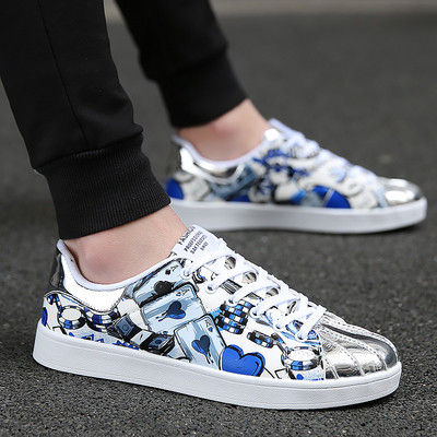 Αθλητικά ανδρικά παπούτσια  και γυαλιστερό αποτέλεσμα σε τρία χρώματα