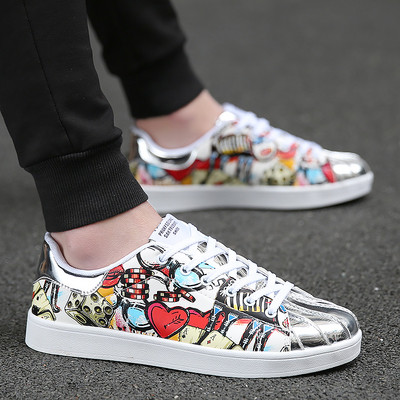 Αθλητικά ανδρικά παπούτσια  και γυαλιστερό αποτέλεσμα σε τρία χρώματα