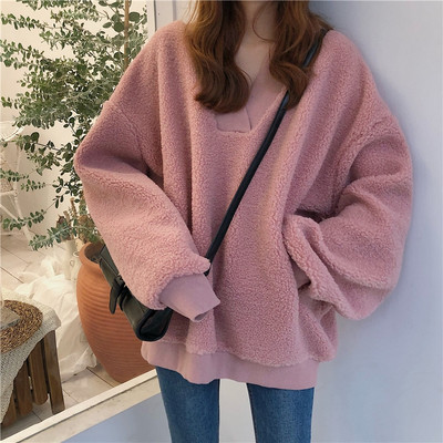 Női téli pulóver spitz nyakkivágással, rózsaszín és bézs színben