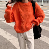 Χειμερινό γυναικέιο πουλόβερ με στρογγυλό ντεκολτέ σε μπλε, λευκό και πορτοκαλί χρώμα