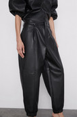 Дълъг и широк панталон от еко кожа в черен цвят