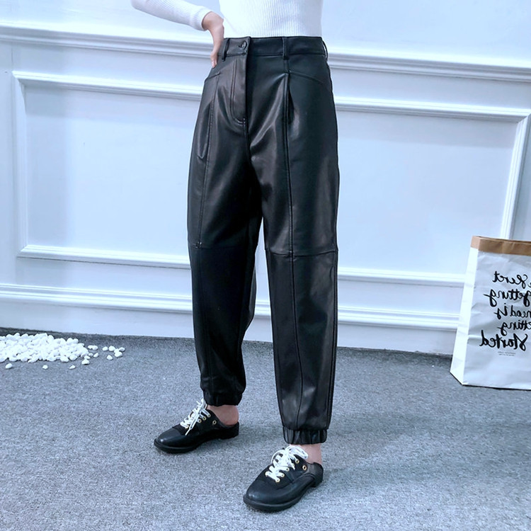 Дълъг и широк панталон от еко кожа в черен цвят