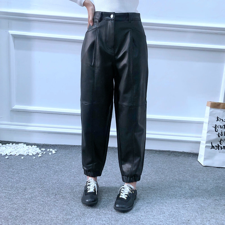 Дълъг и широк панталон от еко кожа в черен цвят