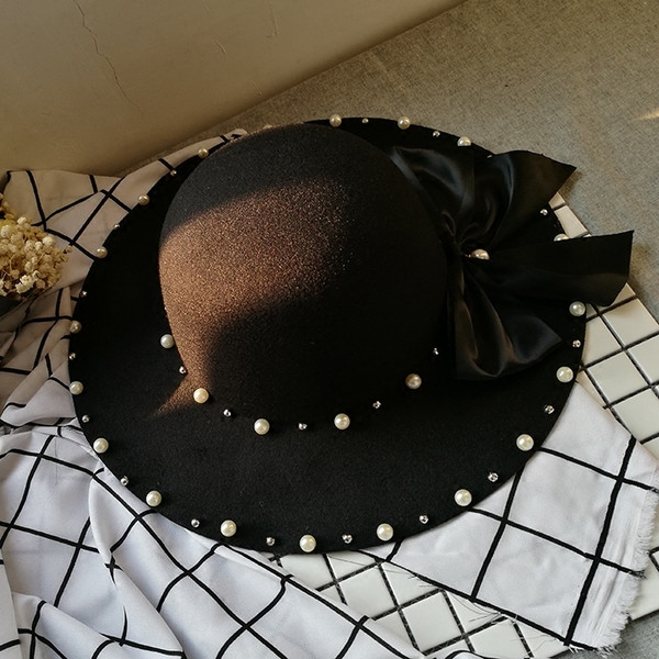 Κομψό γυναικείο καπέλο με πέρλες  και κορδέλα