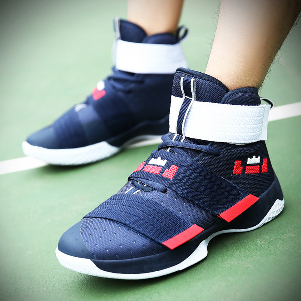 Alkalmi férfi tornacipő matricákkal és nyakkendőkkel három színben