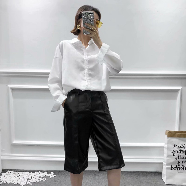 Прав панталон от еко кожа в черен цвят с 7/8 дължина