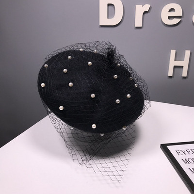 Beretă de damă elegantă cu perle și plasă