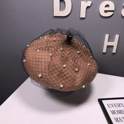 Beretă de damă elegantă cu perle și plasă