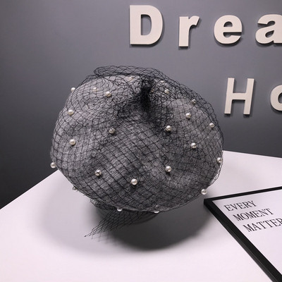 Beretă de damă elegantă cu perle și plasă