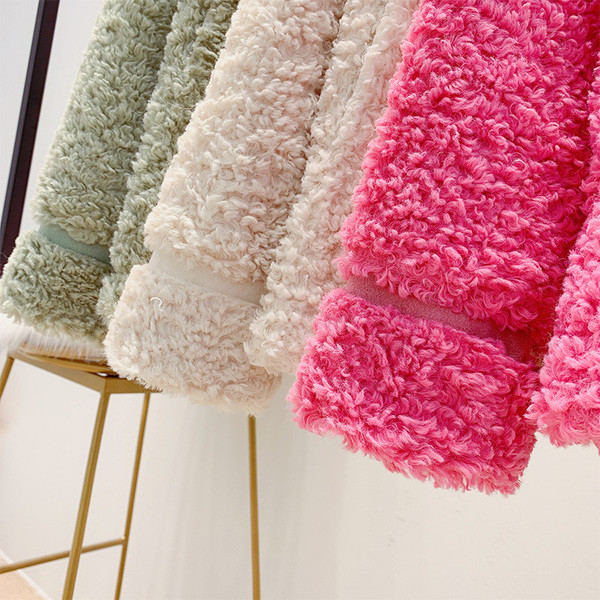 Дамско пухено палто с копчета в три цвята