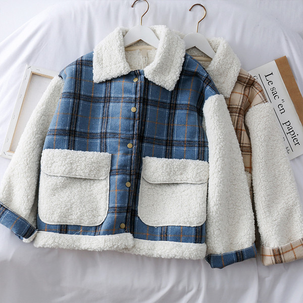 Palton scurt de dama in carouri moderna cu buzunar in doua culori