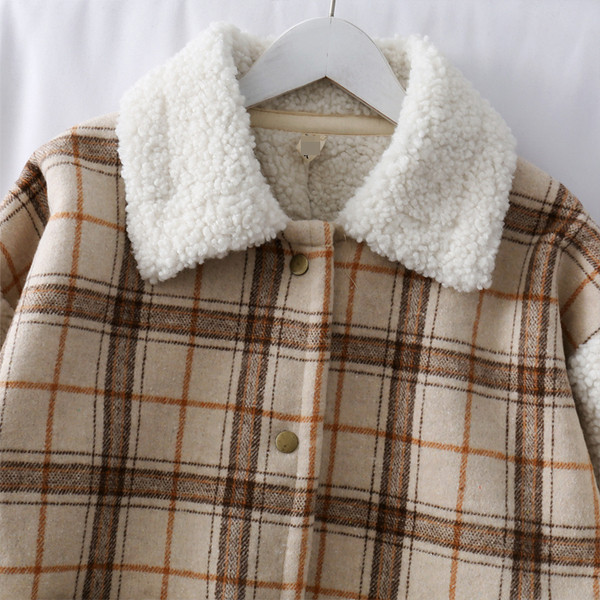 Palton scurt de dama in carouri moderna cu buzunar in doua culori