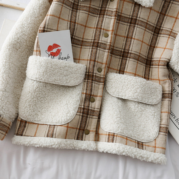 Palton scurt de dama in carouri moderna cu buzunar in doua culori