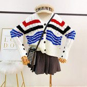 Vesta de dama moderna tricotata cu nasturi