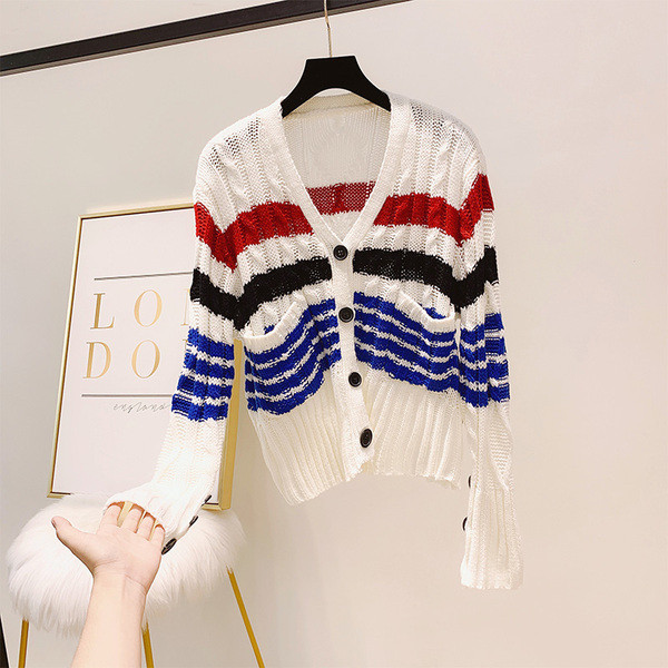 Vesta de dama moderna tricotata cu nasturi