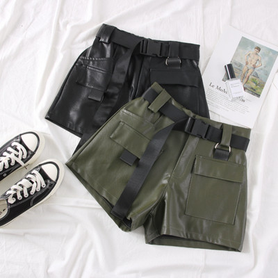 Нов модел къси дамски панталони от еко кожа и колан в зелен и черен цвят