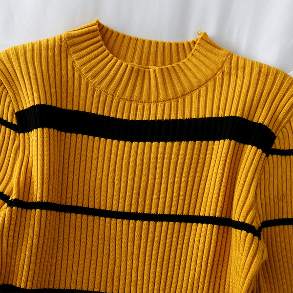 Bluză casual de damă în dungi cu decolteu oval și mâneci lungi în mai multe culori