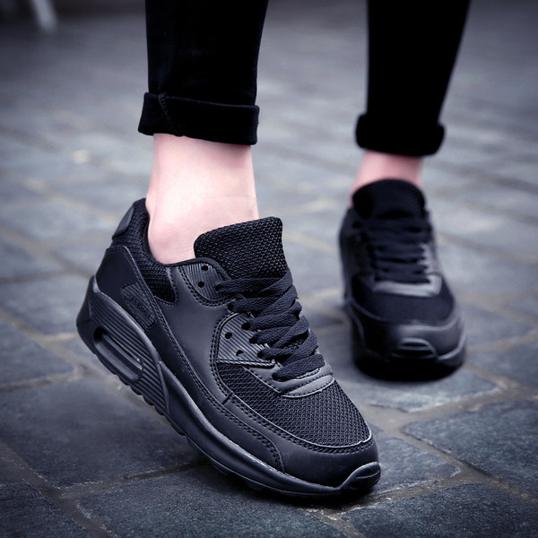 Női tornacipő ÚJ modell fűzővel és légzsákkal, négy színben